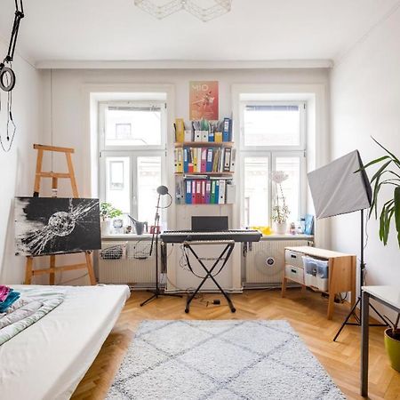Fro-Media - Streetside Room 2 - Community Space Wien Exterior foto