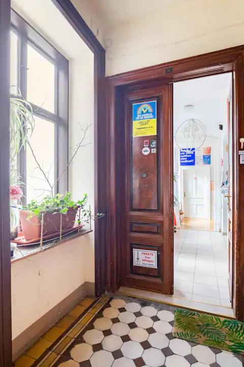 Fro-Media - Streetside Room 2 - Community Space Wien Exterior foto