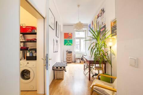 Fro-Media - Streetside Room 2 - Community Space Wien Exterior foto