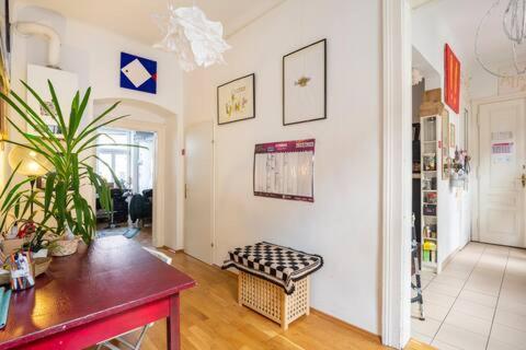 Fro-Media - Streetside Room 2 - Community Space Wien Exterior foto