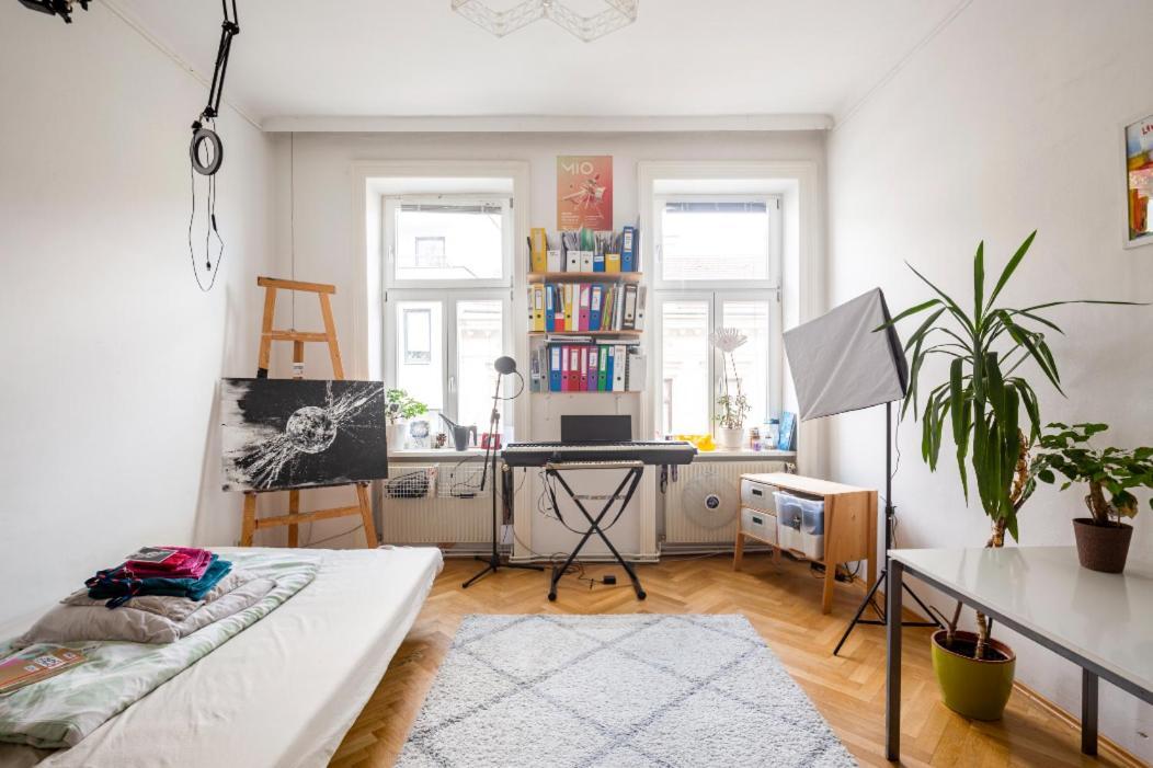 Fro-Media - Streetside Room 2 - Community Space Wien Exterior foto